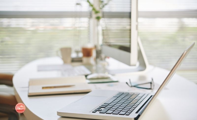 Schreibtisch einer Lehrerin